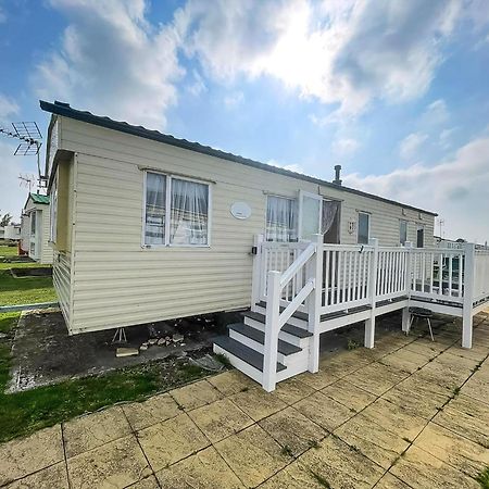 Caravan For Hire At St Osyth Beach Holiday Park In Essex Ref 28107Y Clacton-on-Sea Eksteriør billede