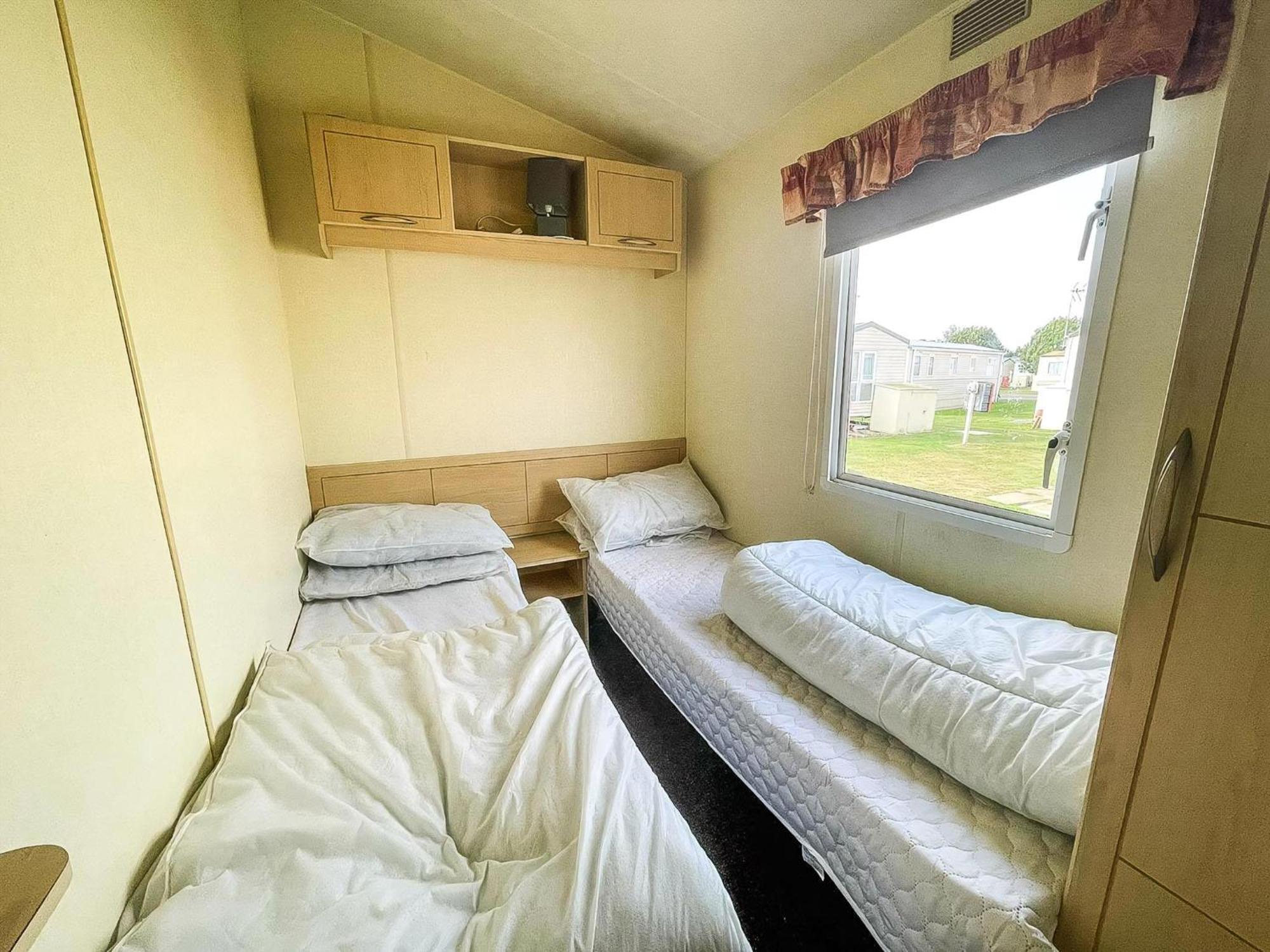 Caravan For Hire At St Osyth Beach Holiday Park In Essex Ref 28107Y Clacton-on-Sea Eksteriør billede