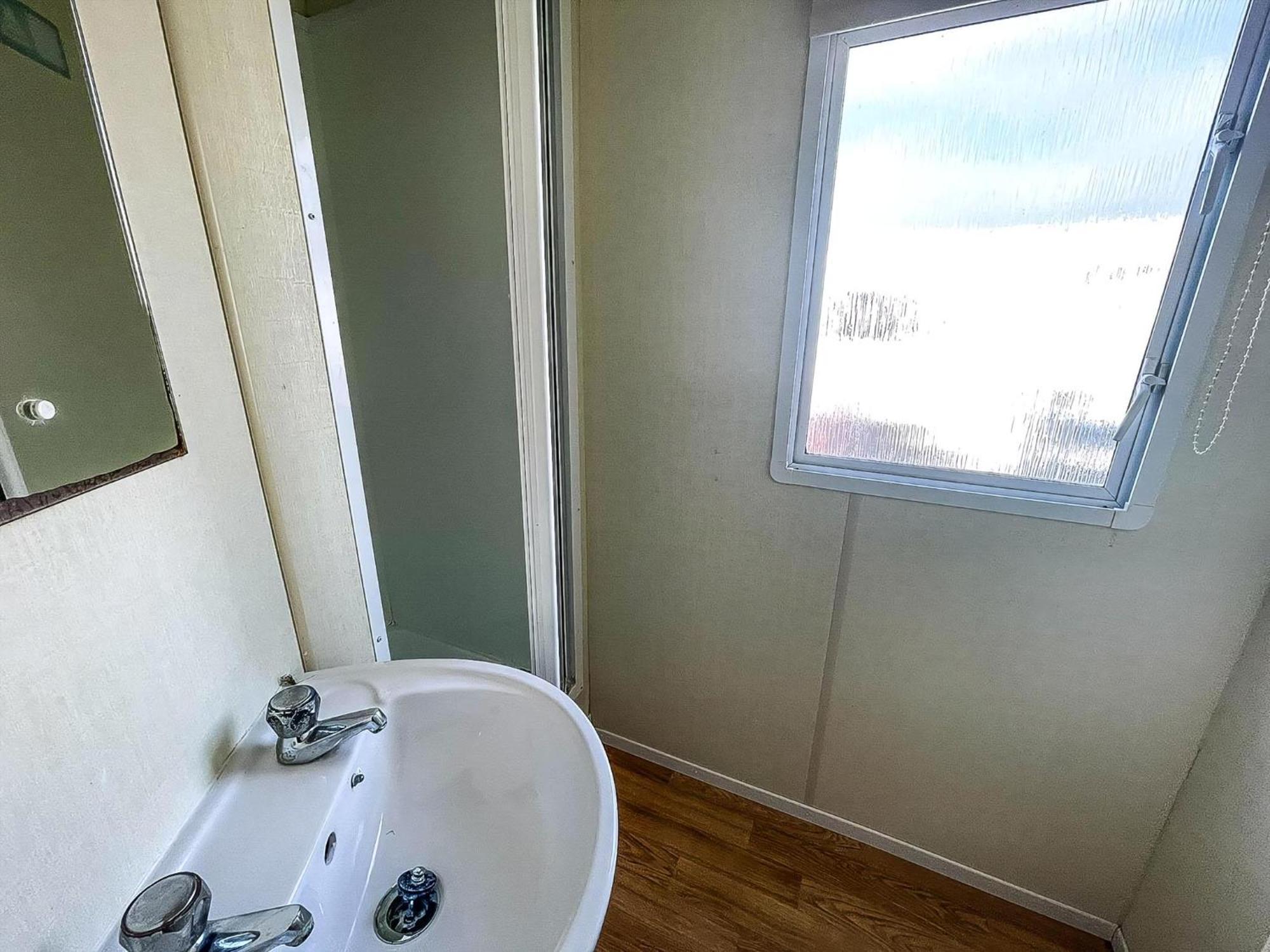 Caravan For Hire At St Osyth Beach Holiday Park In Essex Ref 28107Y Clacton-on-Sea Eksteriør billede